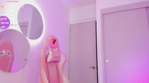 Snapshot of mia_yourmommy chatting on 02-22-25, 10:29 online show from 02-22-25, 10:29