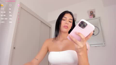 Snapshot of mia_yourmommy chatting on 09-13-25, 06:08 online show from 09-13-25, 06:08