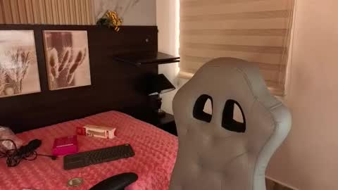 Snapshot of miaa_as_ chatting on 10-10-25, 02:16 miaa_as_ online show from 10-10-25, 02:16