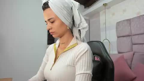 Snapshot of miaa_diamondd1 chatting on 06-22-26, 12:35 Mia online show from 06-22-26, 12:35