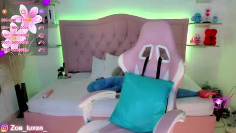 Snapshot of miaa_foxx_ chatting on 05-08-26, 10:04 Mia online show from 05-08-26, 10:04