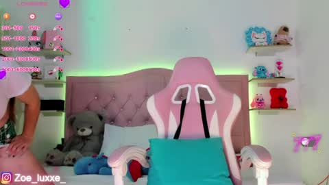 Snapshot of miaa_foxx_ chatting on 05-27-26, 10:07 Mia online show from 05-27-26, 10:07