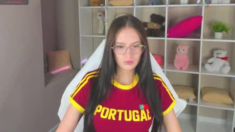 Mia online show from 04-14-26, 11:05