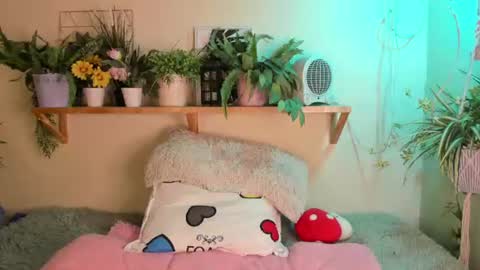 Snapshot of miaa_rose__ chatting on 06-19-26, 04:22 Miaa online show from 06-19-26, 04:22