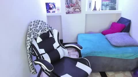 Snapshot of miaa_scott chatting on 10-04-25, 12:25 online show from 10-04-25, 12:25