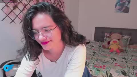 Snapshot of miaa_sotto chatting on 12-17-25, 04:40 Maria Fernanda online show from 12-17-25, 04:40