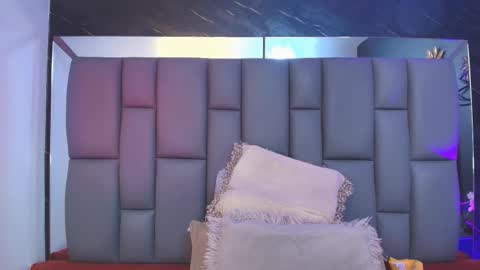 Mia online show from 10-16-25, 12:06