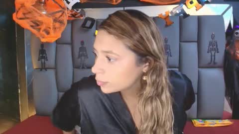 Mia online show from 10-21-25, 12:06