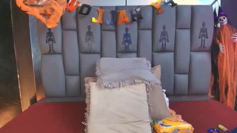 Mia online show from 10-23-25, 12:04