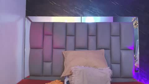 Mia online show from 11-28-25, 12:08