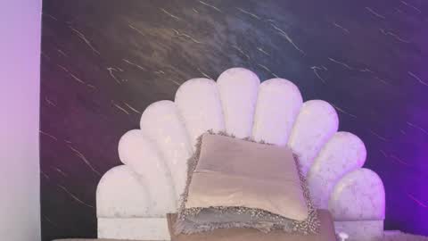 Mia online show from 03-30-26, 12:06