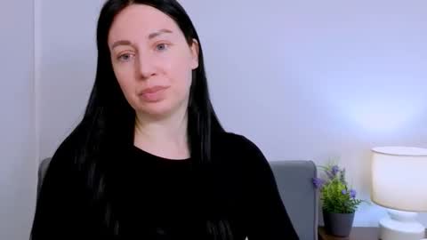 Mia online show from 03-30-26, 03:35