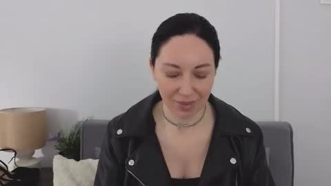 Mia online show from 05-23-26, 03:38