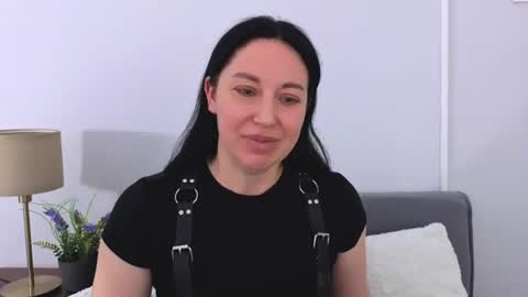 Mia online show from 06-16-26, 04:31