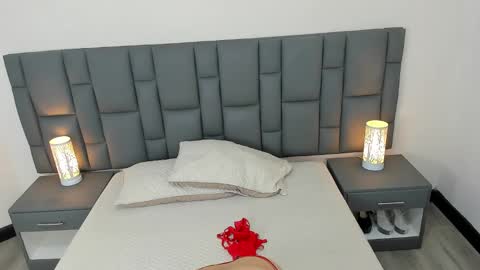 Snapshot of miaandmolly_ chatting on 01-11-25, 02:41 mia red hair molly short hair online show from 01-11-25, 02:41