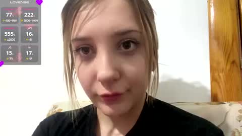 Hi guys Im Mia Im new here help me to figure out how everything works here xD online show from 07-04-26, 09:32
