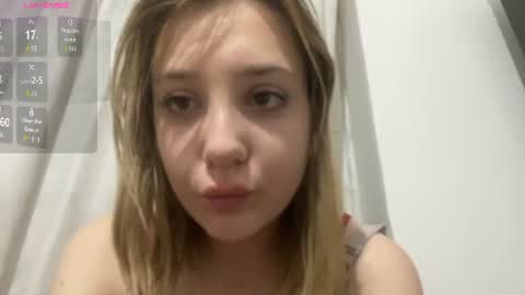 Hi guys Im Mia Im new here help me to figure out how everything works here xD online show from 07-06-26, 09:28