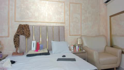 Miaasummer online show from 04-18-26, 11:36