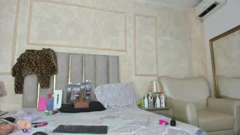 Snapshot of miaasummer chatting on 06-13-26, 11:41 Miaasummer online show from 06-13-26, 11:41