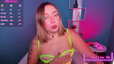 Snapshot of miaawild chatting on 02-09-25, 01:35 Andrea online show from 02-09-25, 01:35