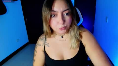 Snapshot of miaawild chatting on 12-04-25, 12:14 Andrea online show from 12-04-25, 12:14