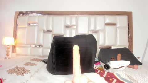 Snapshot of miaaxxx_ chatting on 01-24-25, 03:34 Mia online show from 01-24-25, 03:34