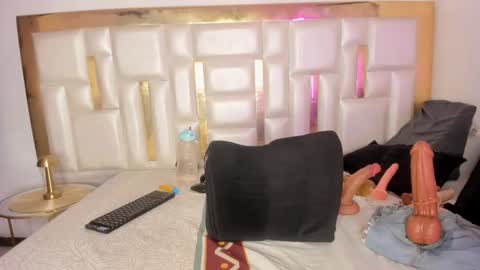 Snapshot of miaaxxx_ chatting on 11-07-25, 03:06 Mia online show from 11-07-25, 03:06