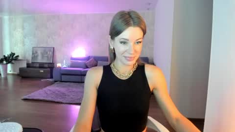Mia online show from 06-25-26, 05:12