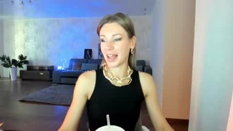 Mia online show from 07-08-26, 04:28