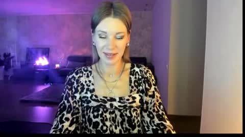 Mia online show from 07-28-26, 11:17