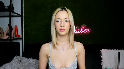 MiaBeeX online show from 05-23-26, 11:25