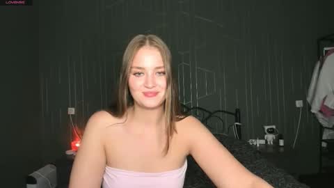 Snapshot of miabrian chatting on 10-11-25, 06:50 Mia online show from 10-11-25, 06:50