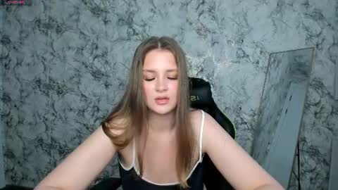 Snapshot of miabrian chatting on 06-17-26, 11:01 Mia online show from 06-17-26, 11:01