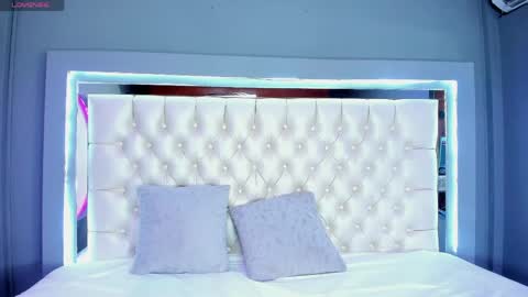 Snapshot of miacamille chatting on 06-05-26, 11:54 Mia Camille online show from 06-05-26, 11:54