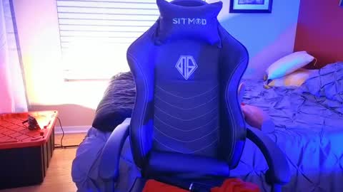 Mia online show from 01-21-25, 04:21