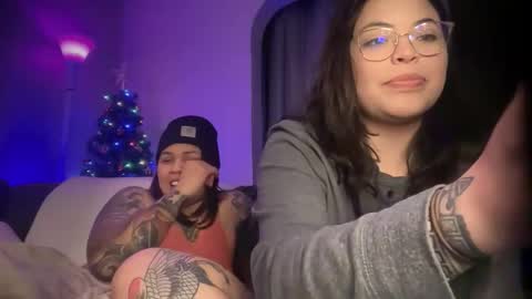 Mia online show from 11-30-25, 06:39