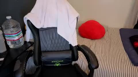 Mia online show from 03-21-26, 02:49