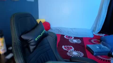 Mia online show from 04-13-26, 02:28