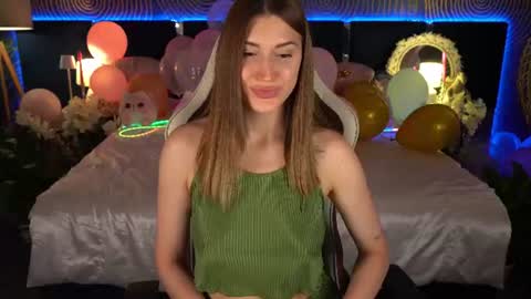 Mia online show from 07-02-26, 01:06