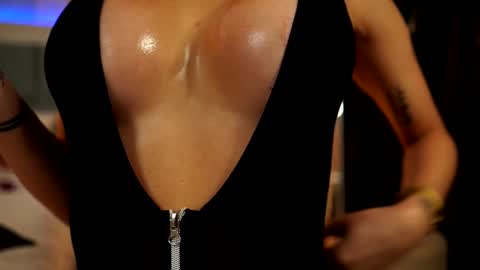 Snapshot of miacharm1 chatting on 11-05-25, 09:04 Mia online show from 11-05-25, 09:04