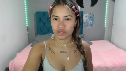 Snapshot of miacumgirl chatting on 06-01-26, 12:29 miacumgirl online show from 06-01-26, 12:29