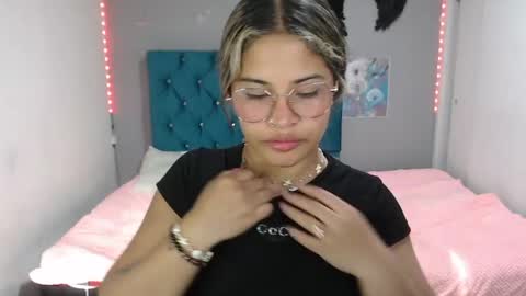 Snapshot of miacumgirl chatting on 06-09-26, 12:17 miacumgirl online show from 06-09-26, 12:17