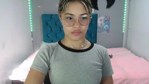Snapshot of miacumgirl chatting on 06-11-26, 12:14 miacumgirl online show from 06-11-26, 12:14