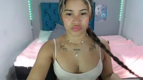 Snapshot of miacumgirl chatting on 06-12-26, 12:15 miacumgirl online show from 06-12-26, 12:15