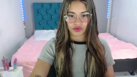 Snapshot of miacumgirl chatting on 07-01-26, 02:40 miacumgirl online show from 07-01-26, 02:40