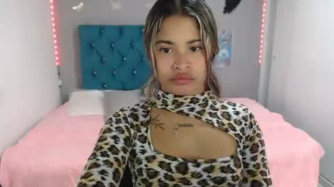 Snapshot of miacumgirl chatting on 07-05-26, 01:40 miacumgirl online show from 07-05-26, 01:40