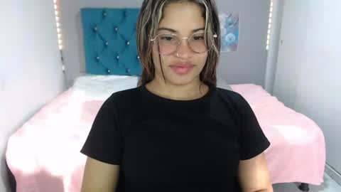 Snapshot of miacumgirl chatting on 07-07-26, 12:20 miacumgirl online show from 07-07-26, 12:20