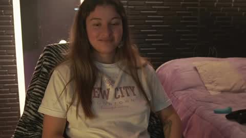 Snapshot of miadimota chatting on 02-15-25, 04:25 Mia online show from 02-15-25, 04:25