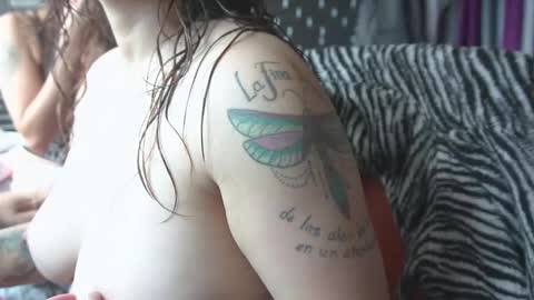 Snapshot of miadimota chatting on 01-18-26, 04:22 Mia online show from 01-18-26, 04:22