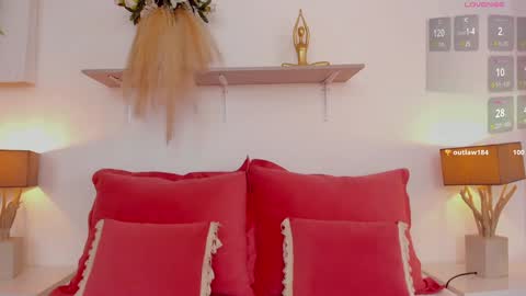 Snapshot of miaebony_ chatting on 02-01-25, 08:26 Call me Mia online show from 02-01-25, 08:26